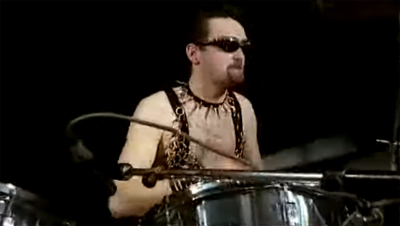 Weiteres MOM & DEAD Motiv aus dem Band- und Filmkontext.