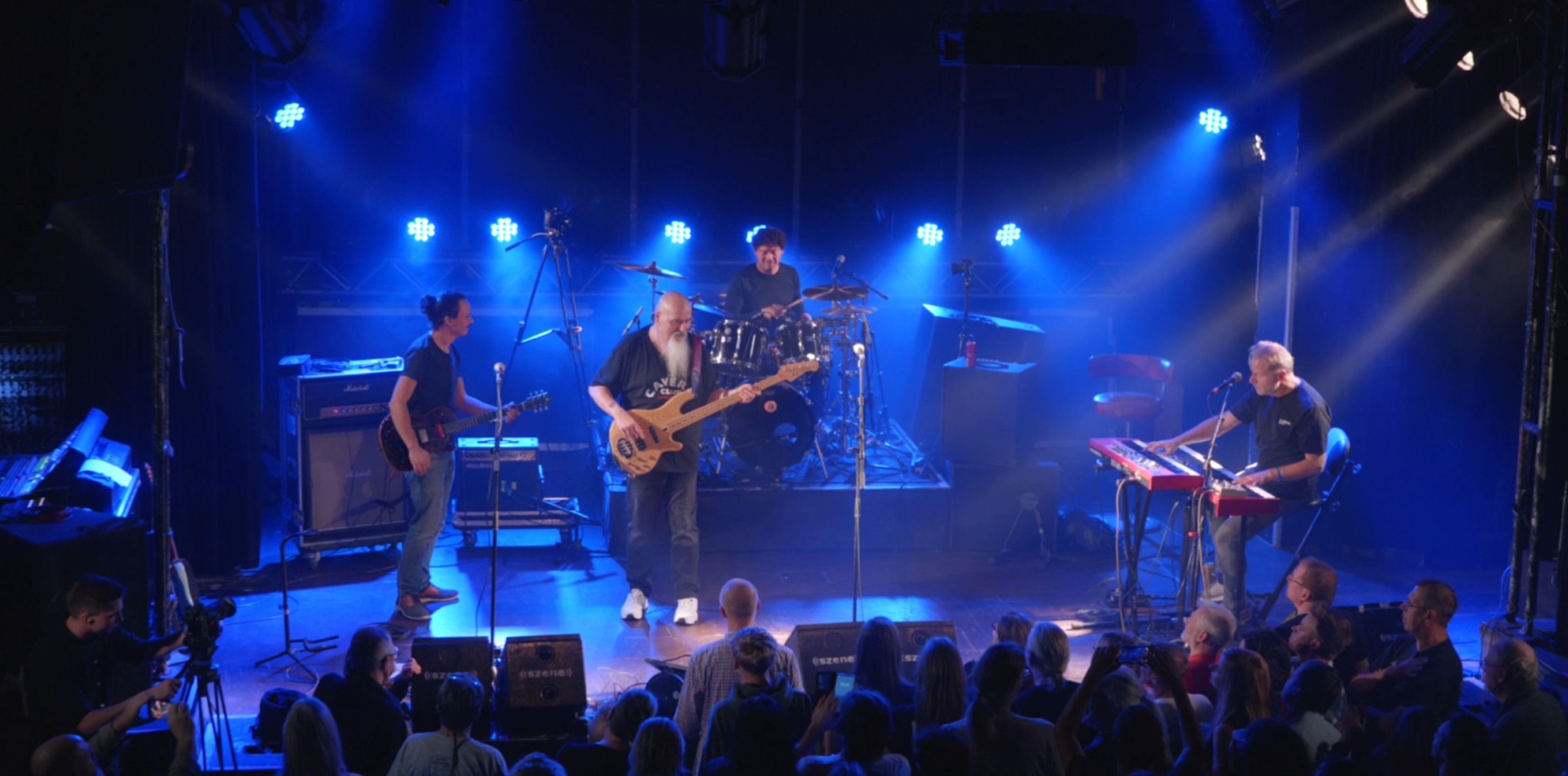 HORAK spielt OSTBAHN live auf der B&uuml;hne.